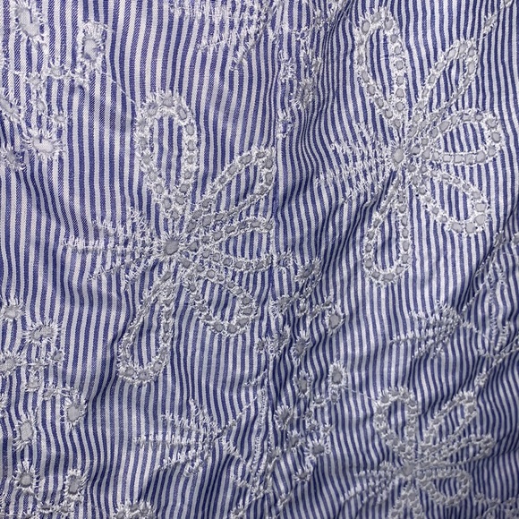 Vineyard Vines Eyelet Lace Shorts - Picture 3 of 6